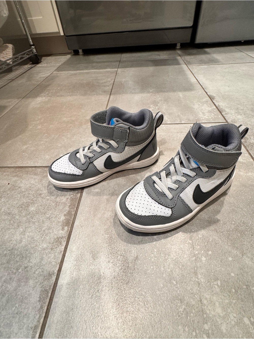 Nike Court Borough Mid 2 design boys sz 11 gray and black - Picture 3 of 9